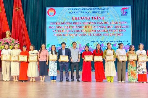 Đại Từ: Khen thưởng giáo viên, học sinh đạt thành tích cao năm học 2024-2025