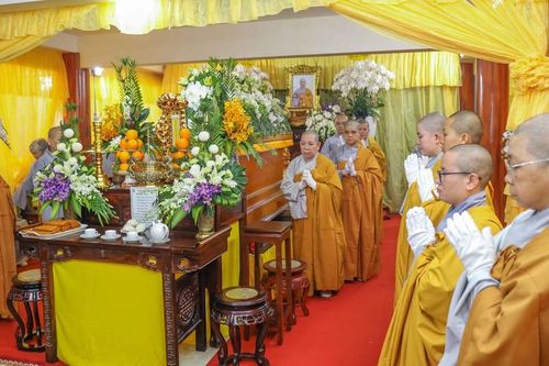 Lễ nhập kim quan Ni trưởng Thích nữ Như Tâm - Chứng minh Phân ban Ni giới Q.Tân Bình