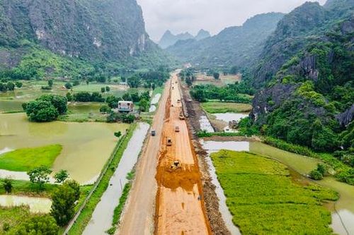 Cận cảnh đường nối Bái Đính - Ba Sao gần nghìn tỷ đồng