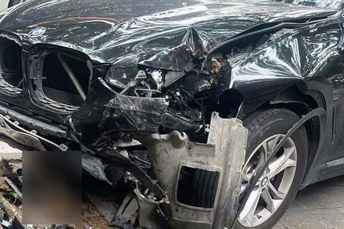 Hà Nội: Ô tô va chạm xe máy trên phố, nữ sinh bị đứt lìa một chân