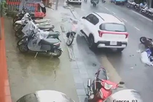 Bản tin TNGT 30/5: Ô tô mất lái đâm nhiều xe máy tại Sapa, bé 5 tuổi tử vong