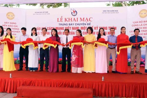 Quảng Ngãi: Khai mạc trưng bày chuyên đề Báo chí cách mạng Việt Nam - Một thế kỷ xung trận