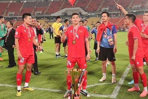Ngã rẽ để đời của Hai Long