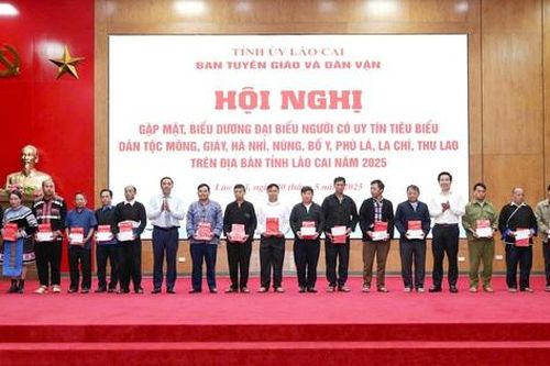 Lào Cai biểu dương 100 người có uy tín trong đồng bào dân tộc thiểu số vùng cao, biên giới