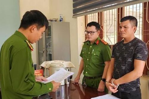 Bắt giữ tài xế vi phạm, chống đối lực lượng Công an