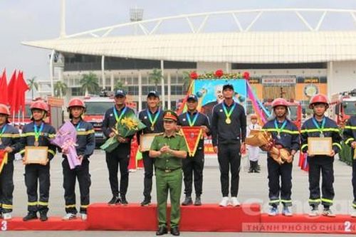 Hội thao nghiệp vụ PCCC&CNCH năm 2025: Công an TPHCM giành giải nhì toàn đoàn
