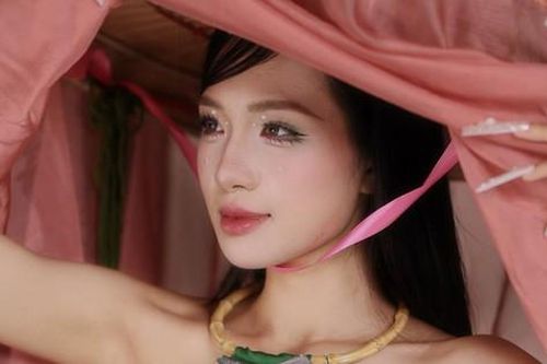 Chân dung nữ sinh quê Quảng Ninh vào chung kết Hoa hậu Việt Nam