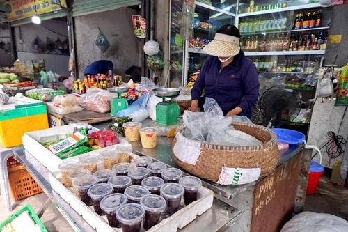 Tết Đoan Ngọ: Vải thiều đắt khách, rượu nếp lên ngôi, bánh tro không đủ bán