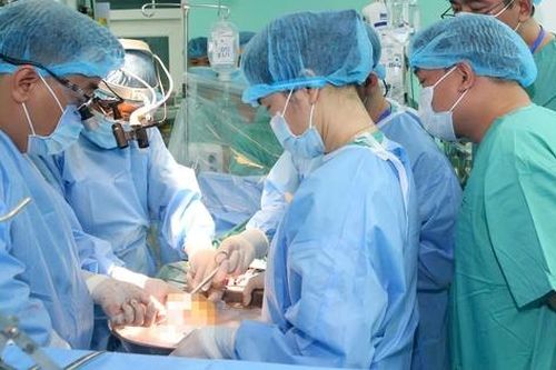 Hành trình hồi sinh sự sống cho nữ bệnh nhân từng 4 lần 'lỡ hẹn' ghép tim