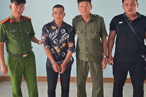 Người dân hỗ trợ công an tóm gọn gã đàn ông trộm xe máy