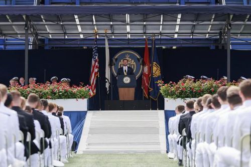 Khi nước Mỹ tự kết thúc kỷ nguyên thống trị của mình