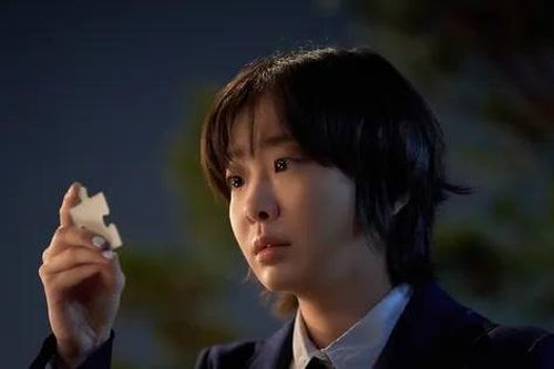 Trang phục biết nói của Kim Da Mi (Nine Puzzles): Đơn giản, lạ mắt, giấu ám ảnh