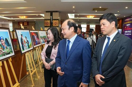 Triển lãm ảnh chủ đề 'Việt Nam hạnh phúc - Happy Vietnam'
