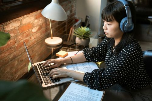 Gần 50% Gen Z 'phông bạt' CV