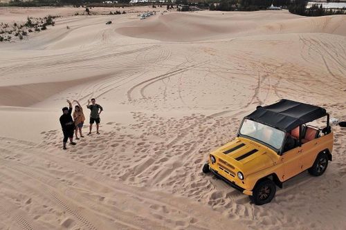 Tạm dừng dịch vụ xe Jeep ở Bàu Trắng sau tai nạn chết người