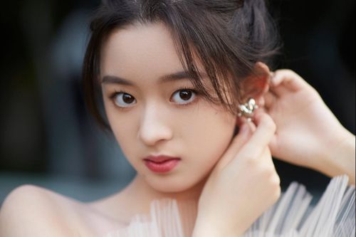 Thiệt hại của sao nữ 18 tuổi chưa dừng lại