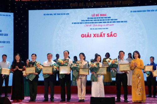 Lan tỏa bản hùng ca đất nước qua từng trang sách
