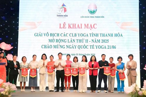 Hơn 100 vận động viên phô diễn vẻ đẹp dẻo dai tại Giải Yoga các CLB Thanh Hóa mở rộng