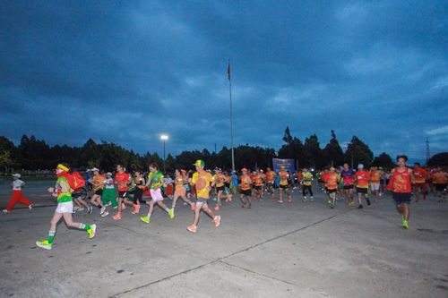 Sôi nổi Giải chạy 'Bước chân yêu thương – Gắn kết một nhà'