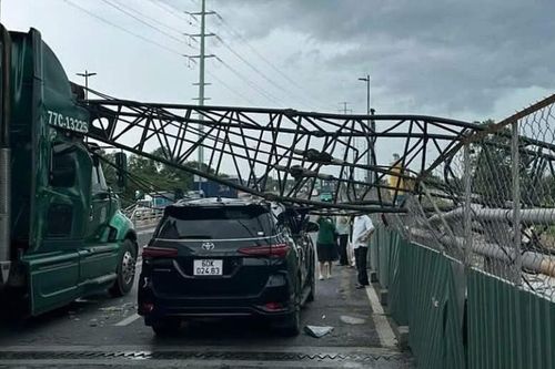 Hàng loạt sự cố xảy ra trong cơn mưa dông tại TP. Hồ Chí Minh