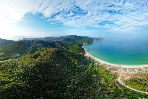 Mùa hạ vàng, sóng biếc trên vùng biển đảo Thanh Lân