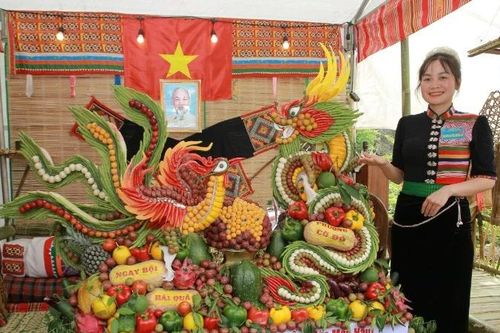 Ngày hội hái quả trên cao nguyên Mộc Châu