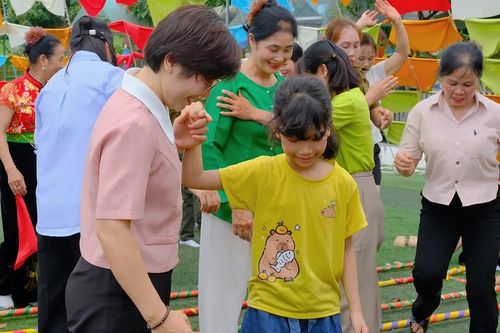 Thiếu nhi hào hứng tìm hiểu văn hóa dân gian qua hàng trăm mẫu diều truyền thống
