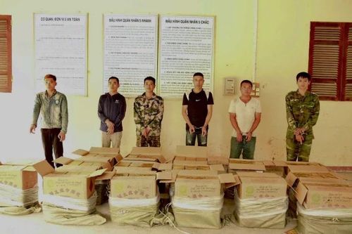 Lạng Sơn bắt giữ các đối tượng vận chuyển pháo lậu