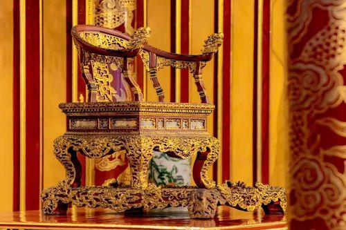 Chấp thuận lập hội đồng tìm cách tu sửa bảo vật quốc gia ngai vàng triều Nguyễn
