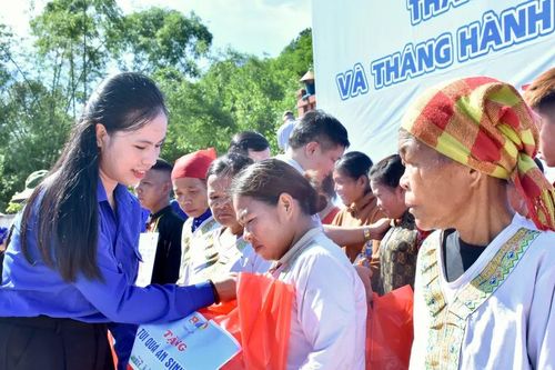 Tuổi trẻ Hà Tĩnh huy động gần 1,8 tỷ đồng trao tặng các công trình ý nghĩa
