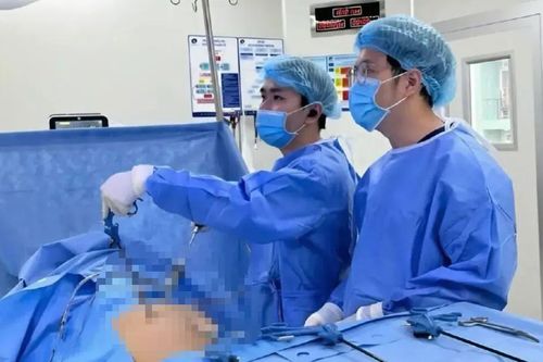 Phẫu thuật thành công bệnh nhân Campuchia mắc u GIST dạ dày
