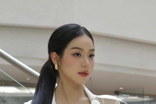 Hoa hậu Thanh Thủy học ngôn ngữ ký hiệu, làm bánh cùng trẻ em khuyết tật