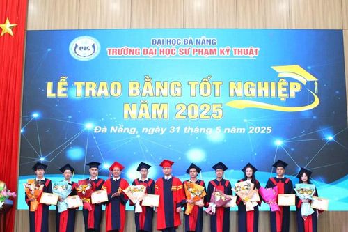 Trường ĐH Sư phạm Kỹ thuật Đà Nẵng trao bằng tốt nghiệp năm 2025