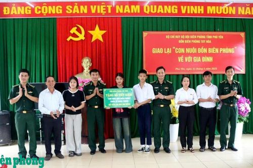 Bàn giao con nuôi đồn Biên phòng về với gia đình