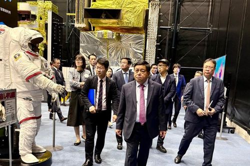Phó Thủ tướng Nguyễn Chí Dũng làm việc với Cơ quan Hàng không vũ trụ Nhật Bản, dự Lễ hội Việt Nam tại Tokyo