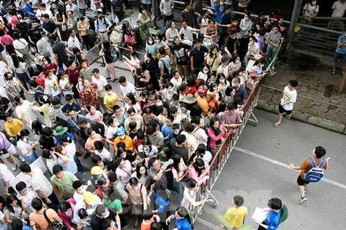 'Nghẹt thở' đua vào Trường Nguyễn Tất Thành, 1 chọi 18