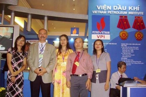 Tác phẩm Ký sự 'Một thuở phòng Tin học, Viện Dầu khí'