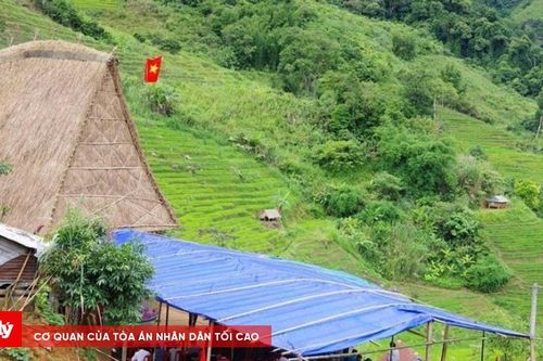 Thắm đượm tình nghĩa quân dân bên mái nhà Rông