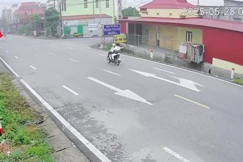 Bé 3 tuổi băng qua đường bị xe tải cán tử vong, trách nhiệm của tài xế thế nào?