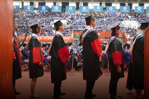 Đại học danh tiếng gây tranh cãi khi tuyển quản lý căng tin phải có bằng tiến sĩ