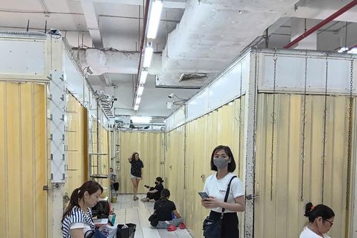 Sau khi bị kiểm tra, tiểu thương tại trung tâm mua sắm Saigon Square có động thái lạ