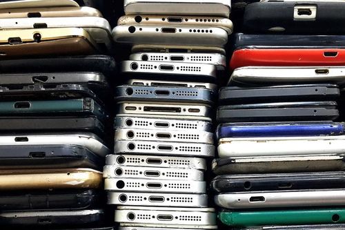 Mark Zuckerberg, Elon Musk đều tin vào 'ngày tàn của smartphone', còn Tim Cook?