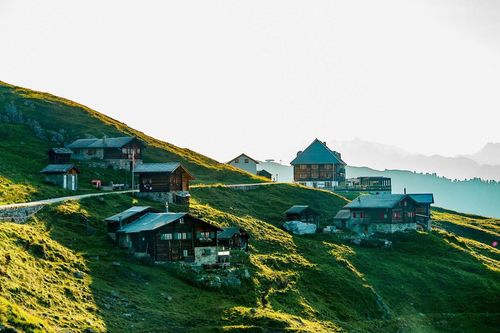 Ngôi làng nổi tiếng Thụy Sĩ trước khi bị vùi lấp qua ống kính du khách Việt