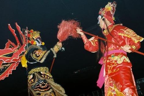 Người trẻ kết hợp Tuồng với âm nhạc điện tử