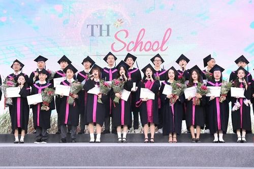 TH School Vinh: Lễ tốt nghiệp đầu tiên đánh dấu thành công mô hình giáo dục quốc tế tại Nghệ An