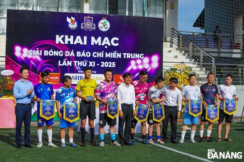 Hơn 200 phóng viên tranh tài giải bóng đá báo chí miền Trung lần thứ 11