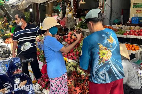 Thị trường Tết Đoan Ngọ khá nhộn nhịp