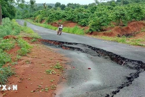 Đắk Nông: Đảm bảo an toàn giao thông qua khu vực sụt lún ở thành phố Gia Nghĩa