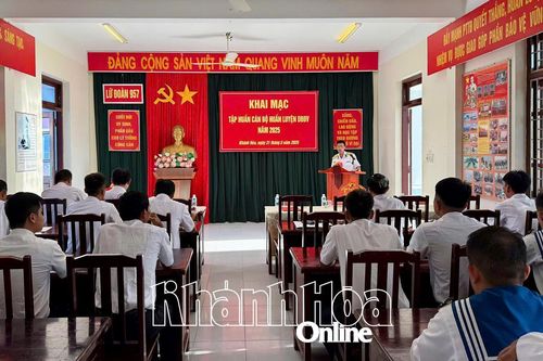 Lữ đoàn 957 tập huấn cho cán bộ huấn luyện dự bị động viên năm 2025