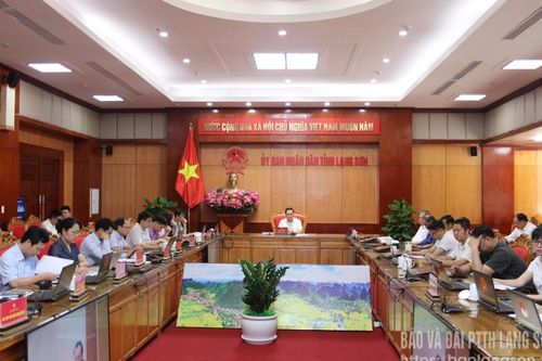 Thủ tướng Chính phủ tọa đàm với doanh nghiệp về phát triển kinh tế tư nhân